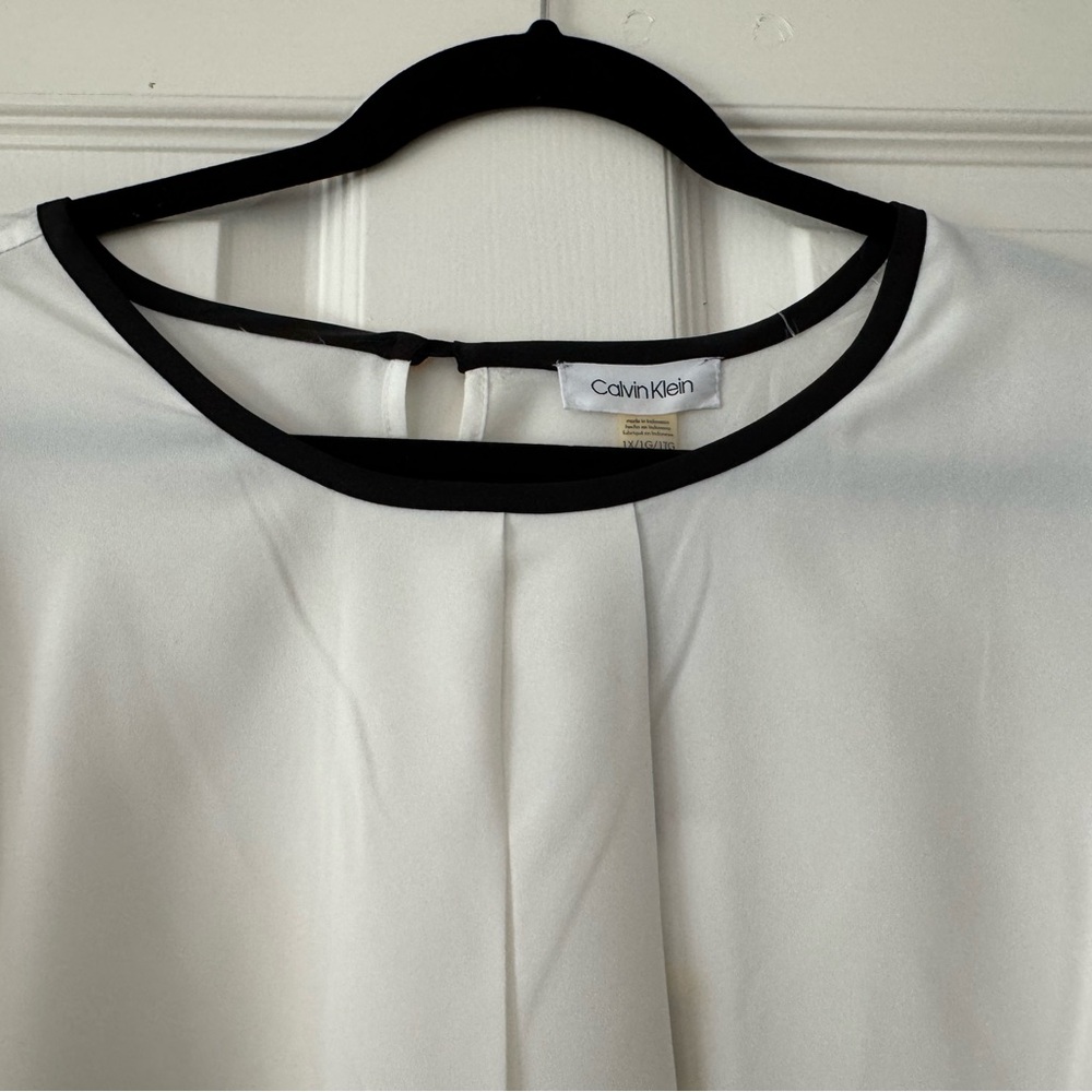 Calvin Klein White Blouse with Black Accents NWT - Picture 2 of 4